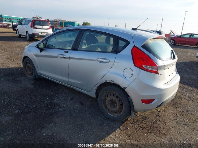 30095947 :رقم المزاد ، 3FADP4EJ8DM106338 vin ، 2013 Ford Fiesta Se مزاد بيع