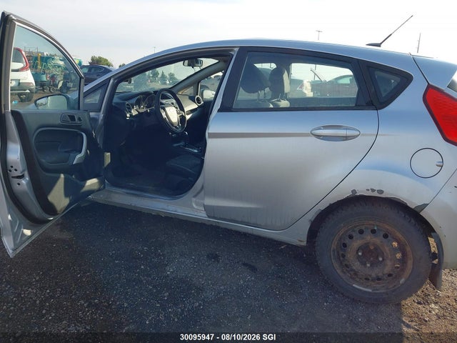 30095947 :رقم المزاد ، 3FADP4EJ8DM106338 vin ، 2013 Ford Fiesta Se مزاد بيع