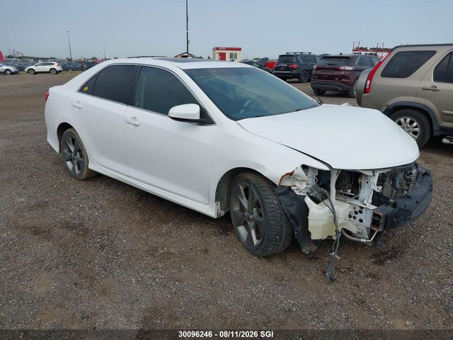 30096246 :رقم المزاد ، 4T1BF1FK3EU815455 vin ، 2014 Toyota Camry L/se/le/xle مزاد بيع