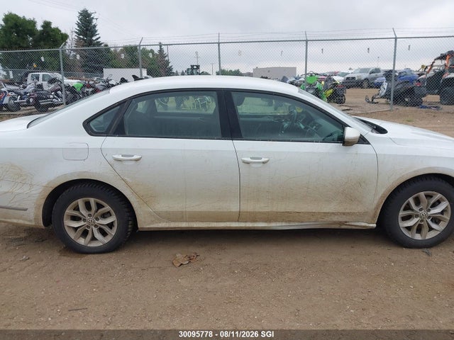 Продажа на аукционе авто 2018 Volkswagen Passat S/r-line, vin: 1VWAA7A36JC020673, номер лота: 30095778