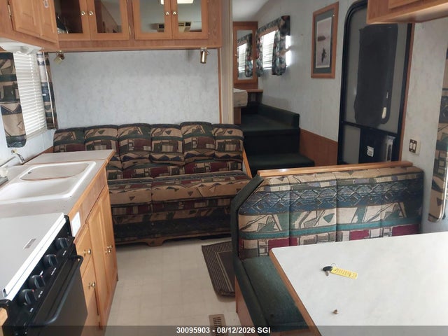 Продажа на аукционе авто 2000 Vanguard National Trailer Corp Vanguard Std, vin: 2PEFB2262Y1200824, номер лота: 30095903