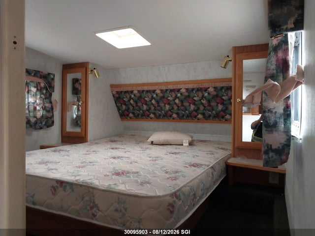 Продажа на аукционе авто 2000 Vanguard National Trailer Corp Vanguard Std, vin: 2PEFB2262Y1200824, номер лота: 30095903
