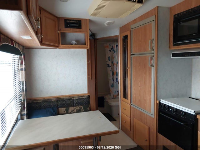 Продажа на аукционе авто 2000 Vanguard National Trailer Corp Vanguard Std, vin: 2PEFB2262Y1200824, номер лота: 30095903