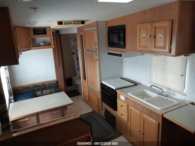 Продажа на аукционе авто 2000 Vanguard National Trailer Corp Vanguard Std, vin: 2PEFB2262Y1200824, номер лота: 30095903