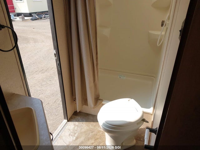 2015 Jayco Jay Flight მანქანა იყიდება აუქციონზე, vin: 1UJBJ0BR9F77X0215, აუქციონის ნომერი: 30096427
