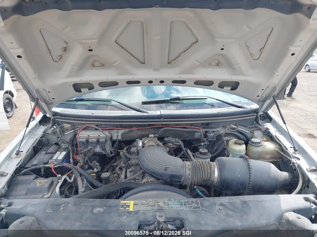 30096575 :رقم المزاد ، 1FTRF02W04KD73038 vin ، 2004 Ford F150 مزاد بيع