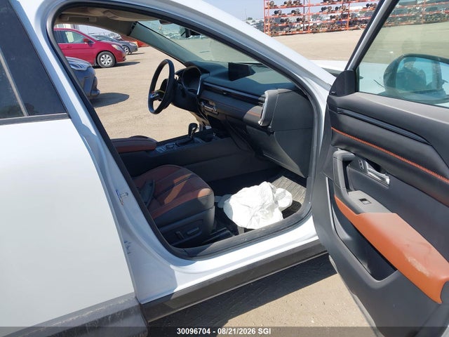 7MMVABDYXRN218543 Mazda Cx-50 Premium