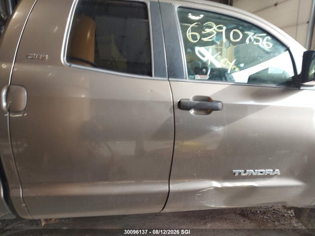 Продажа на аукционе авто 2007 Toyota Tundra Double Cab Sr5, vin: 5TFBT54167X002854, номер лота: 30096137