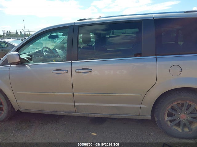 Dodge Grand Caravan Crew 2016 2C4RDGDG8GR354442 Image 13