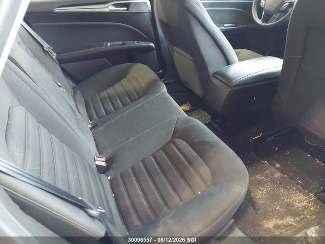30096557 :رقم المزاد ، 3FA6P0H71JR237014 vin ، 2018 Ford Fusion Se مزاد بيع