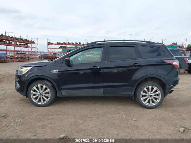 30097022 :رقم المزاد ، 1FMCU9G93HUA34377 vin ، 2017 Ford Escape Se مزاد بيع