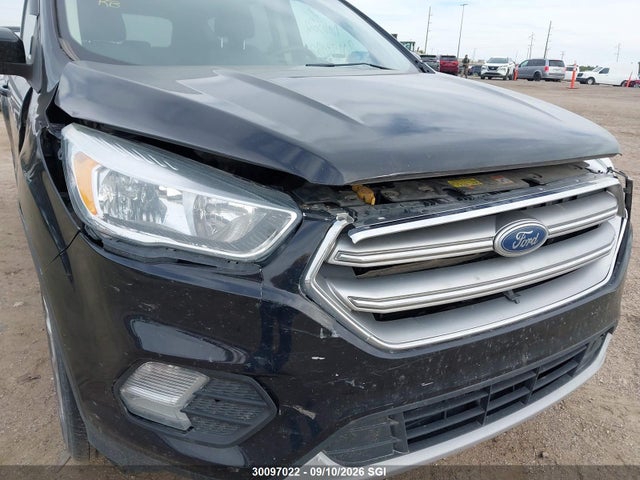 30097022 :رقم المزاد ، 1FMCU9G93HUA34377 vin ، 2017 Ford Escape Se مزاد بيع