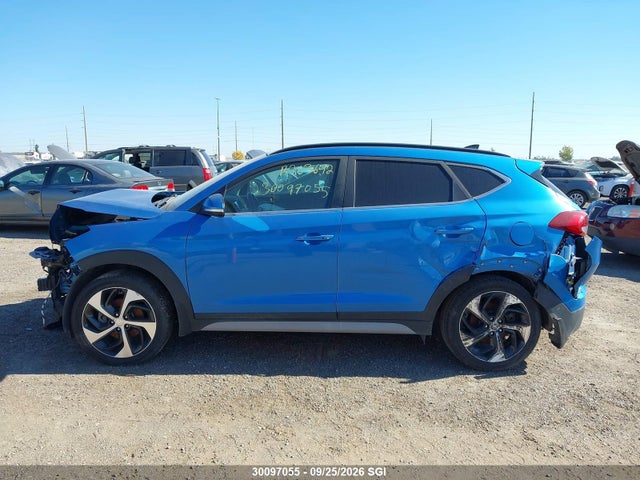 2017 Hyundai Tucson Limited/sport And Eco/se მანქანა იყიდება აუქციონზე, vin: KM8J3CA45HU574687, აუქციონის ნომერი: 30097055