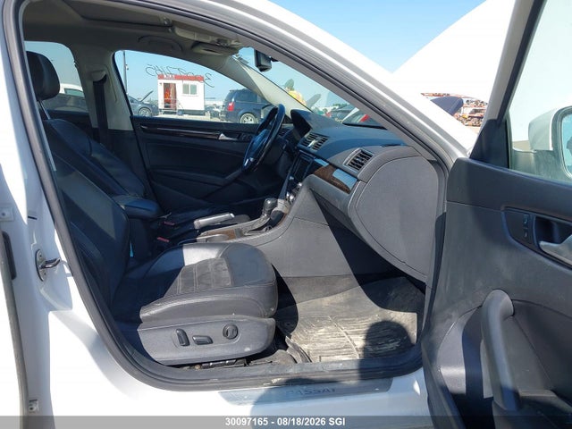 Продаж на аукціоні авто 2015 Volkswagen Passat Sel, vin: 1VWCS7A34FC002251, номер лоту: 30097165