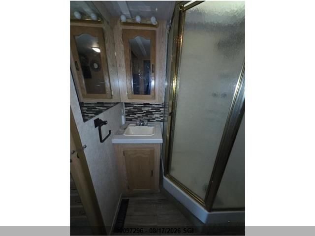 Auction sale of the 2004 Ford F550 Super Duty Stripped Chass, vin: 1F6NF53S340A04096, lot number: 30097296