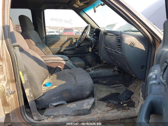 30097347 :رقم المزاد ، 1GNDT13X33K131155 vin ، 2003 Chevrolet Blazer مزاد بيع