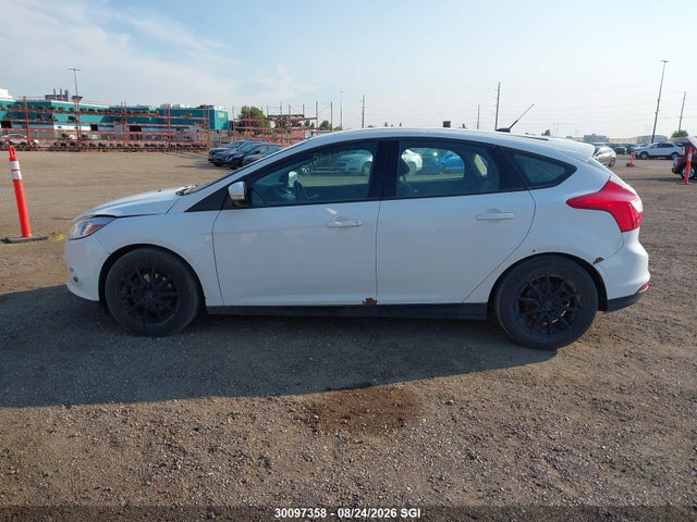 1FADP3K2XEL328700 Ford FOCUS SE