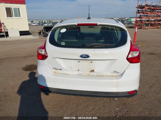 1FADP3K2XEL328700 Ford FOCUS SE