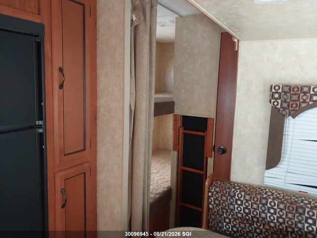 30096945 :رقم المزاد ، 5ZT2CASB3A1007104 vin ، 2010 Coachmen Coachmen 237rl مزاد بيع