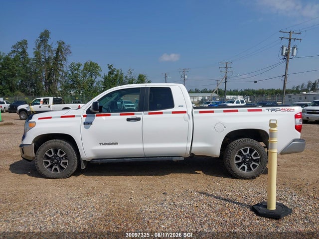 30097325 :رقم المزاد ، 5TFUY5F17FX422578 vin ، 2015 Toyota Tundra Double Cab Sr/double Cab Sr5 مزاد بيع