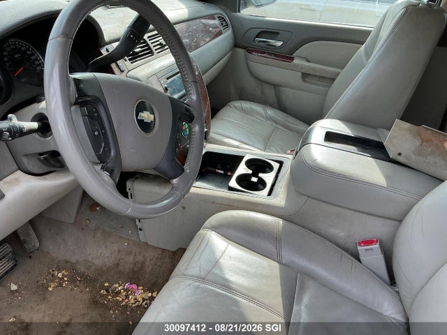 2010 Chevrolet Suburban K1500 Lt მანქანა იყიდება აუქციონზე, vin: 1GNUKJE34AR121588, აუქციონის ნომერი: 30097412