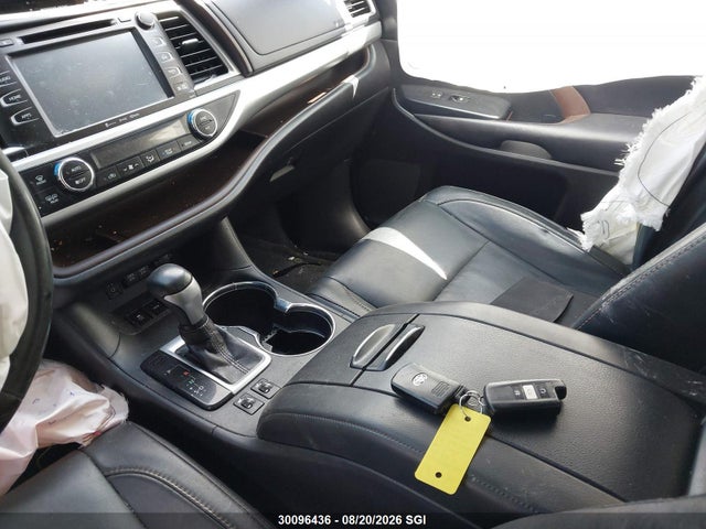Продажа на аукционе авто 2018 Toyota Highlander Se/xle, vin: 5TDJZRFHXJS549201, номер лота: 30096436