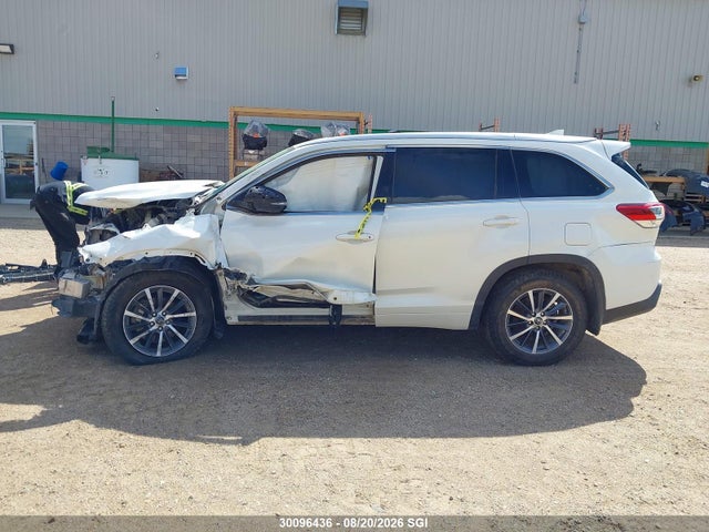 Продажа на аукционе авто 2018 Toyota Highlander Se/xle, vin: 5TDJZRFHXJS549201, номер лота: 30096436