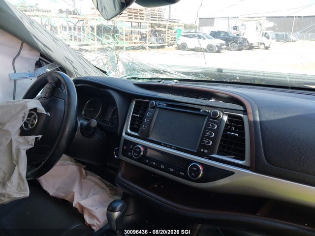Продажа на аукционе авто 2018 Toyota Highlander Se/xle, vin: 5TDJZRFHXJS549201, номер лота: 30096436