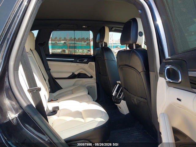 Porsche Cayenne 2017 WP1AA2A23HKA82897 Image 8