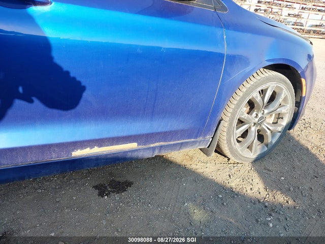 Chrysler 200 S 2015 1C3CCCBG8FN713597 Image 17