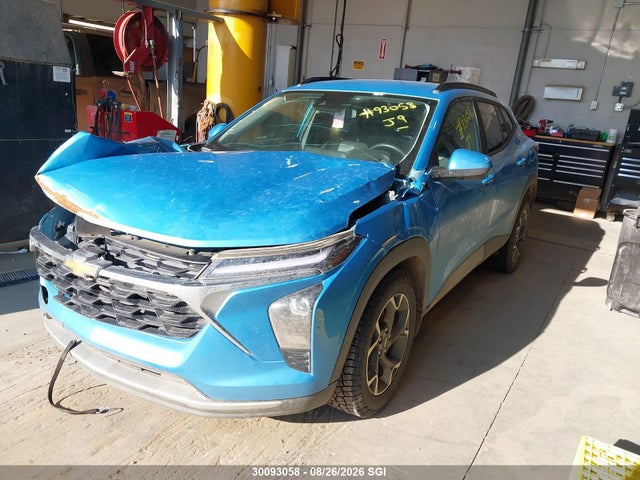 Chevrolet TRAX 1LT 2025 KL77LHE21SC143939 Image 2