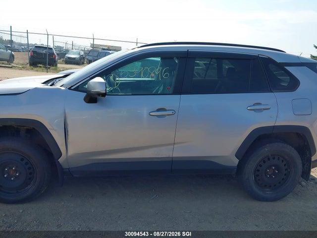 2T3Z1RFV7KW005903 Toyota RAV4 LE