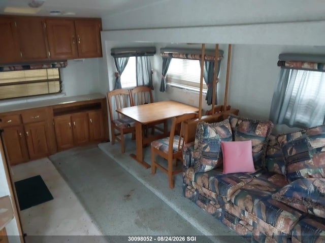 30098052 :رقم المزاد ، 1UJCJ02N4X5LB0504 vin ، 1999 Jayco Eagle مزاد بيع