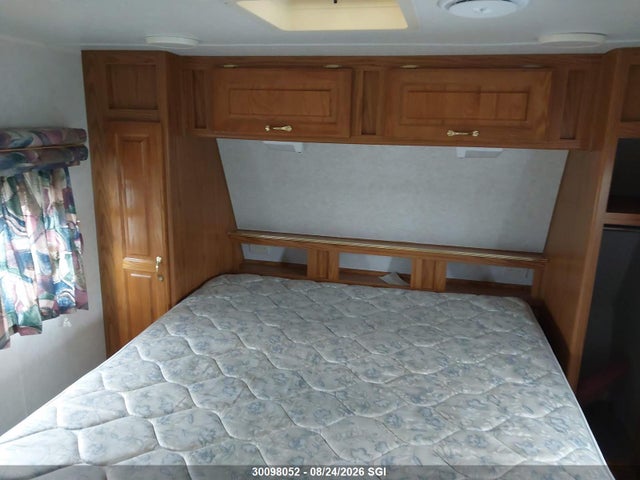 30098052 :رقم المزاد ، 1UJCJ02N4X5LB0504 vin ، 1999 Jayco Eagle مزاد بيع