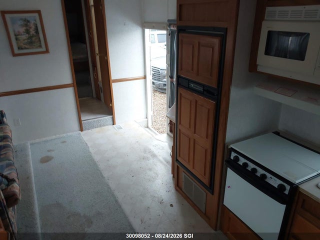 30098052 :رقم المزاد ، 1UJCJ02N4X5LB0504 vin ، 1999 Jayco Eagle مزاد بيع