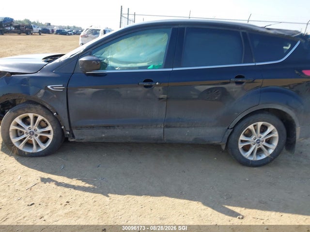1FMCU9GD2HUD97807 Ford ESCAPE SE