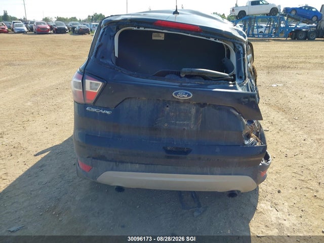 1FMCU9GD2HUD97807 Ford ESCAPE SE