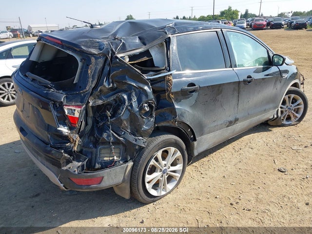 1FMCU9GD2HUD97807 Ford ESCAPE SE