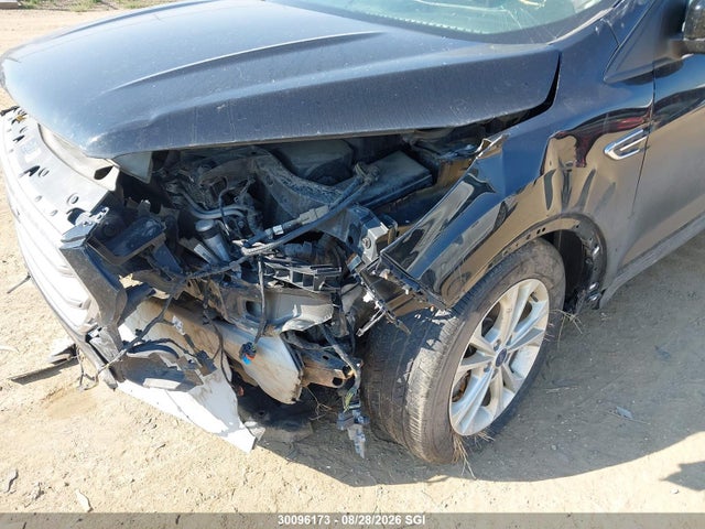 1FMCU9GD2HUD97807 Ford ESCAPE SE