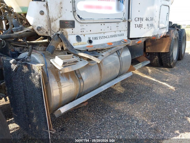 30097794 :رقم المزاد ، 1XKDD29X5WR949778 vin ، 1998 Kenworth Construction T800 مزاد بيع
