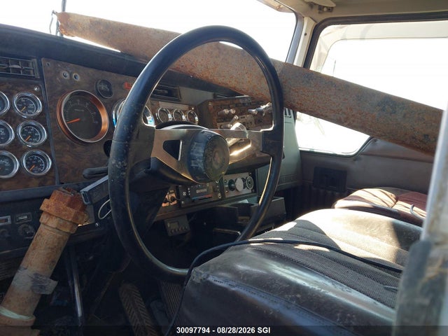 30097794 :رقم المزاد ، 1XKDD29X5WR949778 vin ، 1998 Kenworth Construction T800 مزاد بيع