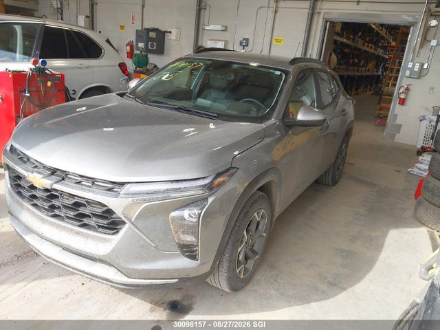Chevrolet TRAX 1LT 2025 KL77LHE28SC289612 Image 2