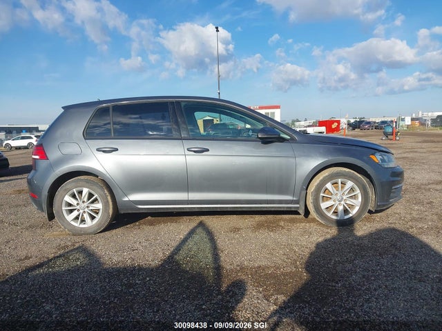 30098438 :رقم المزاد ، 3VWG17AU6JM271615 vin ، 2018 Volkswagen Golf S/se مزاد بيع