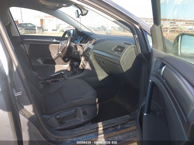 30098438 :رقم المزاد ، 3VWG17AU6JM271615 vin ، 2018 Volkswagen Golf S/se مزاد بيع