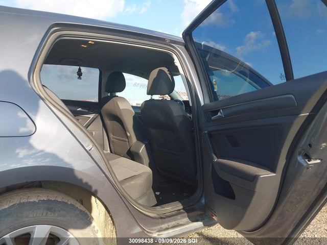 30098438 :رقم المزاد ، 3VWG17AU6JM271615 vin ، 2018 Volkswagen Golf S/se مزاد بيع