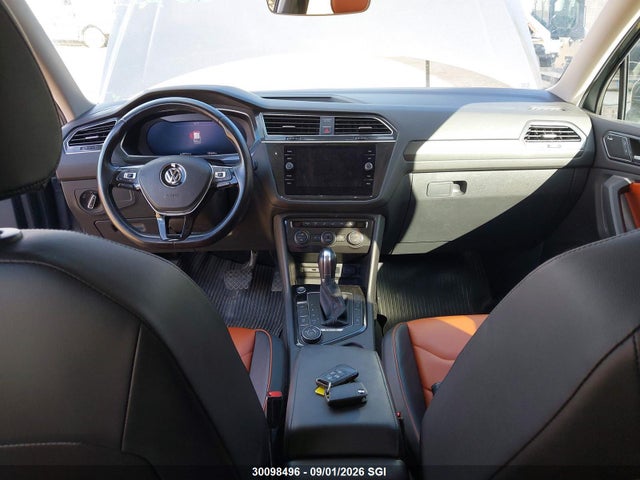 30098496 :رقم المزاد ، 3VV4B7AX6JM190290 vin ، 2018 Volkswagen Tiguan Sel Premium مزاد بيع