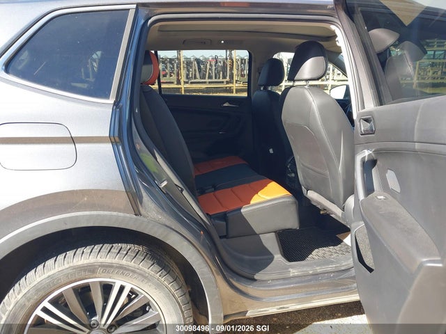 30098496 :رقم المزاد ، 3VV4B7AX6JM190290 vin ، 2018 Volkswagen Tiguan Sel Premium مزاد بيع