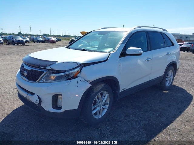 KIA SORENTO LX 2015 5XYKTCA60FG596881 Image 2