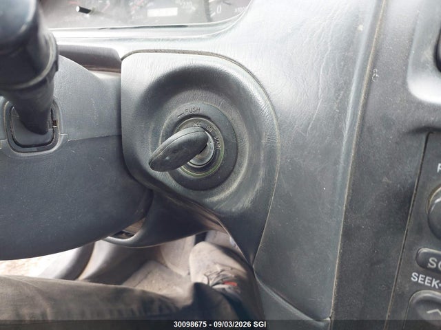 30098675 :رقم المزاد ، 2T1CF22P5YC798370 vin ، 2000 Toyota Camry Solara Se/sle مزاد بيع