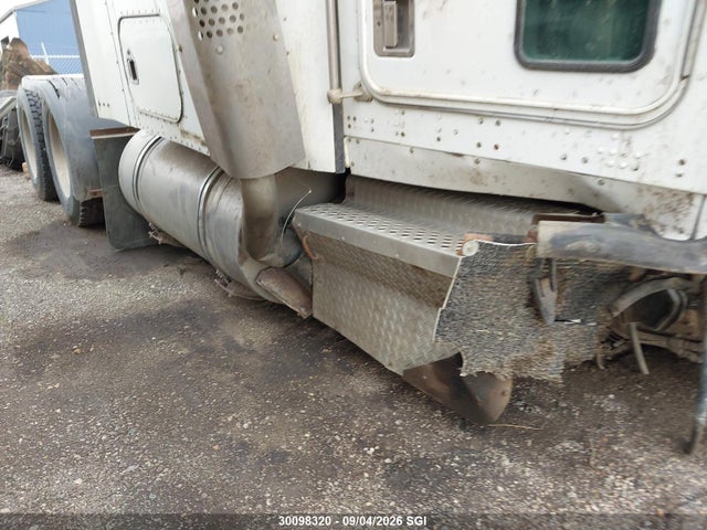 Продажа на аукционе авто 1998 Kenworth Construction T800, vin: 1XKDD69X5WR953790, номер лота: 30098320